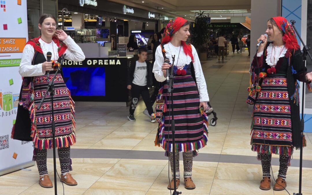 Crivačke cure u Mall-u